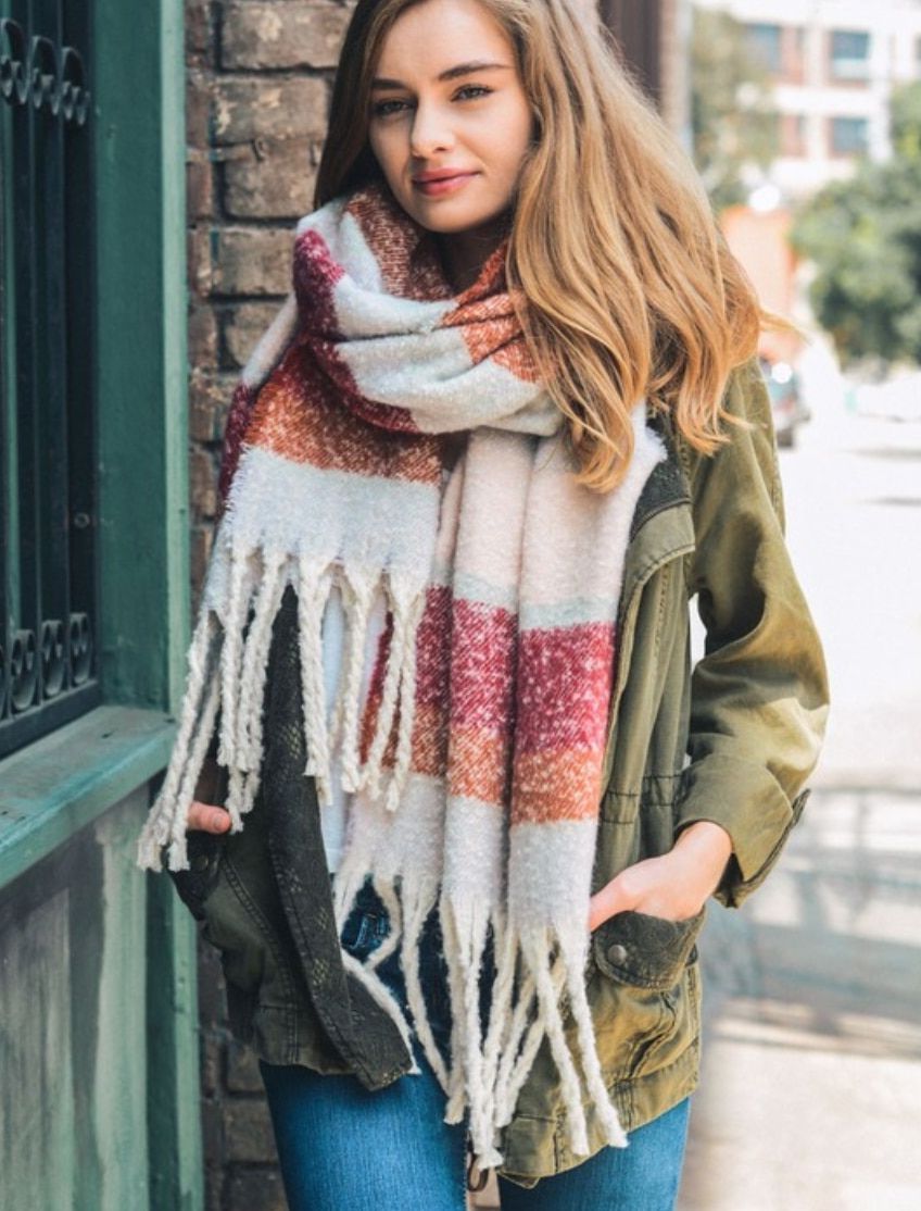 Oversized Scarves Trend For Ladies To Try This Winter 2022