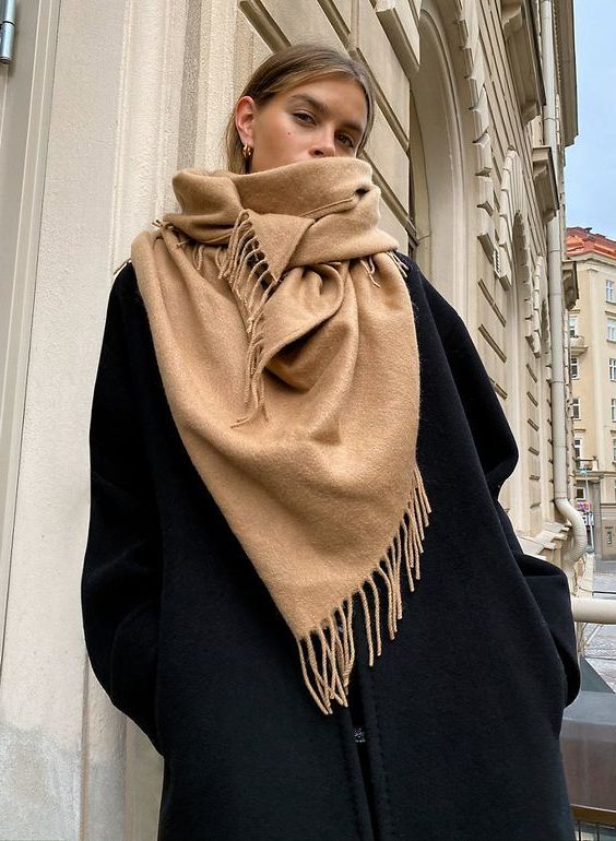 Oversized Scarves Trend For Ladies To Try This Winter 2023