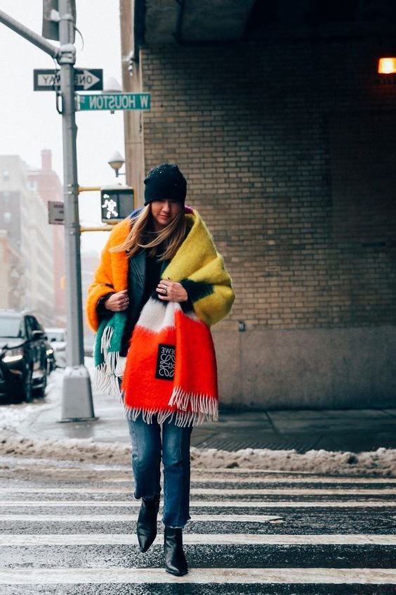 Oversized Scarves Trend For Ladies To Try This Winter 2022