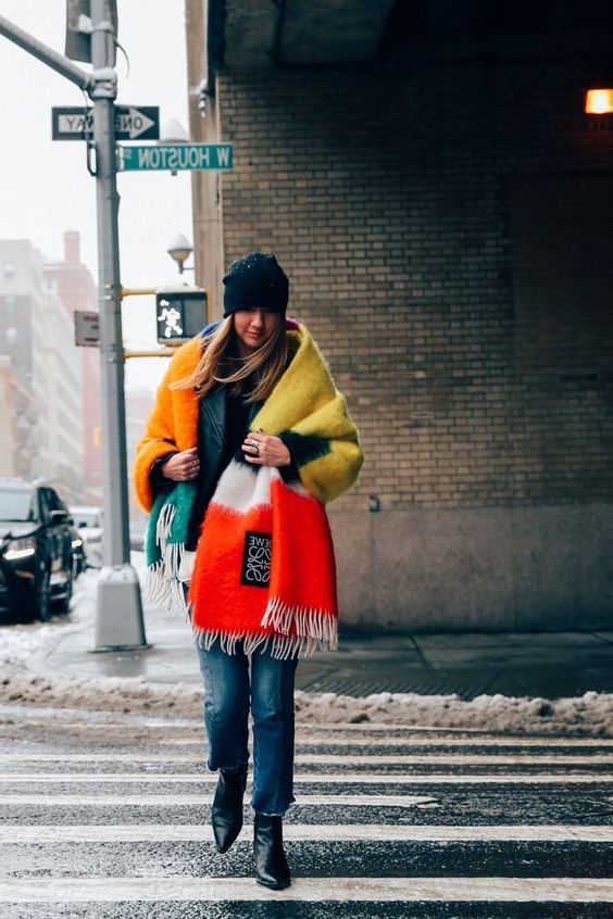 Oversized Scarves Trend For Ladies To Try This Winter 2023