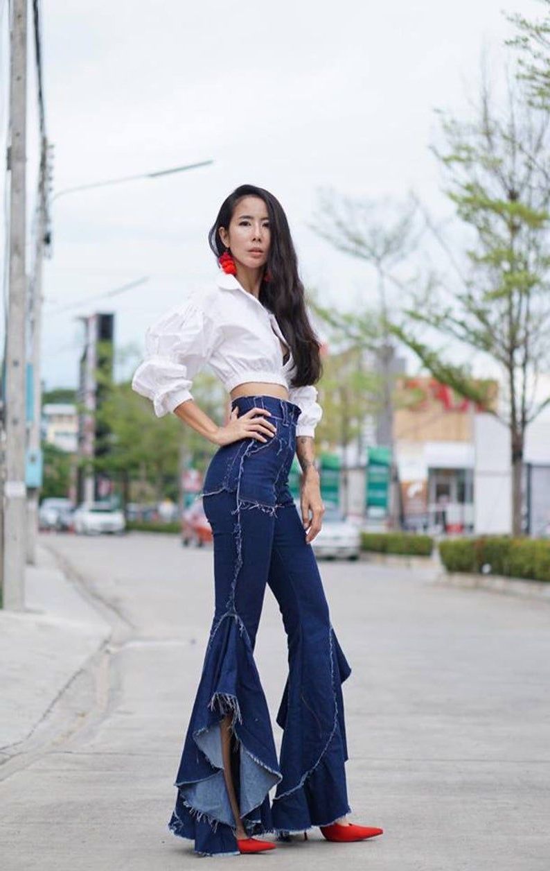 What Shoes To Wear With Flare Jeans: Simple Style Guide 2023