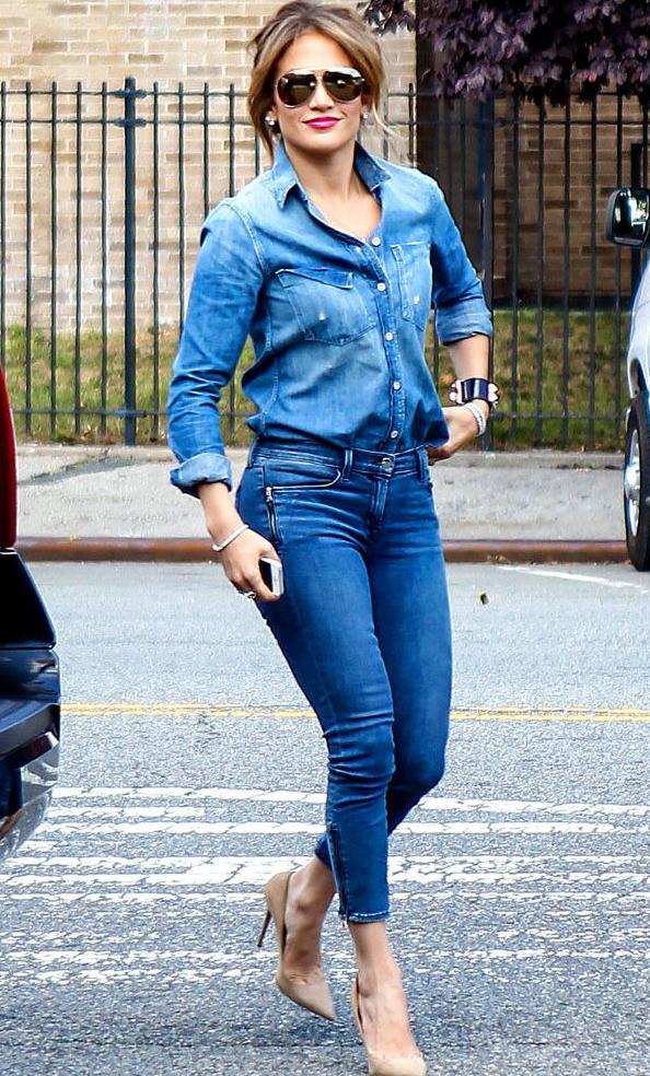 Best Denim Outfits For Women Over 40 2022 - Street Style Review