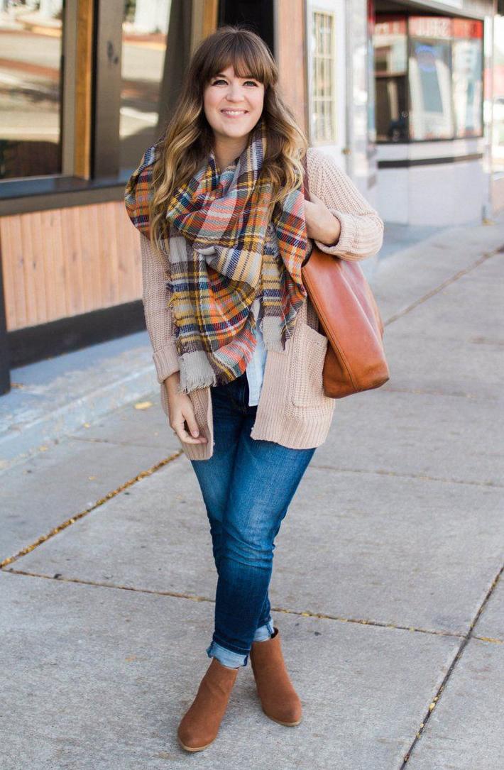 Are Scarves Still In Style: Chic Outfit Ideas To Try 2023 - Street ...