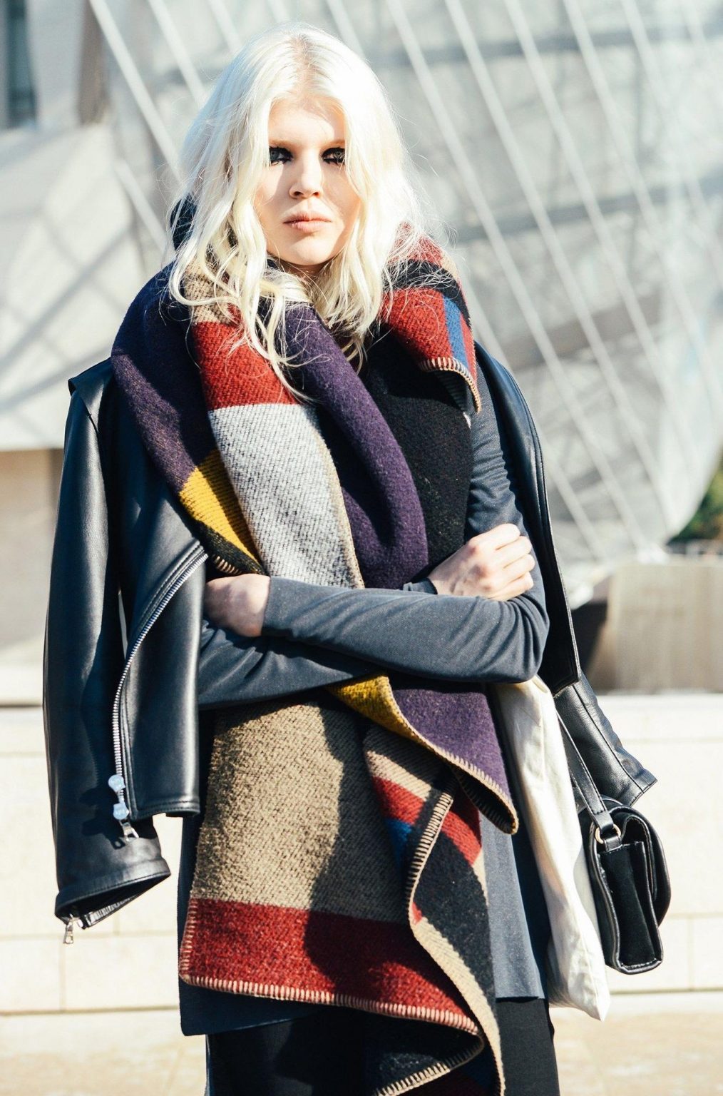 Are Scarves Still In Style Chic Outfit Ideas To Try 2023 Street