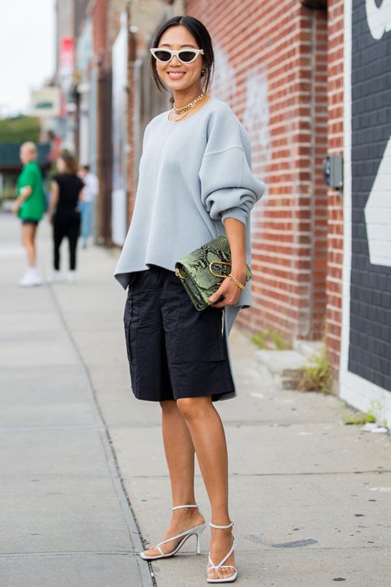 What Tops Women Should Wear With Bermuda Shorts This Fall 2023