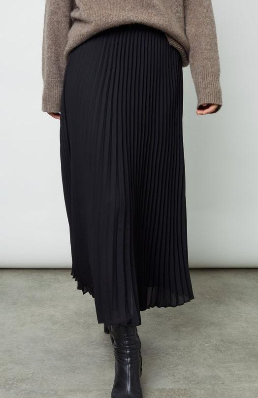 Are Pleated Skirts In Style: Best Looks To Try Now 2023