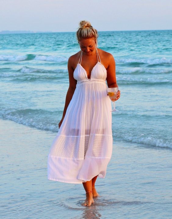 Summer Beach Trends For Women: What Should You Wear 2023