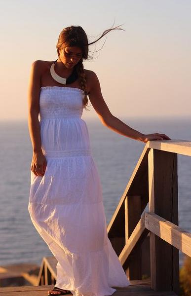 Bride Dresses For Beach Weddings: Simple, Chic & Feminine 2023