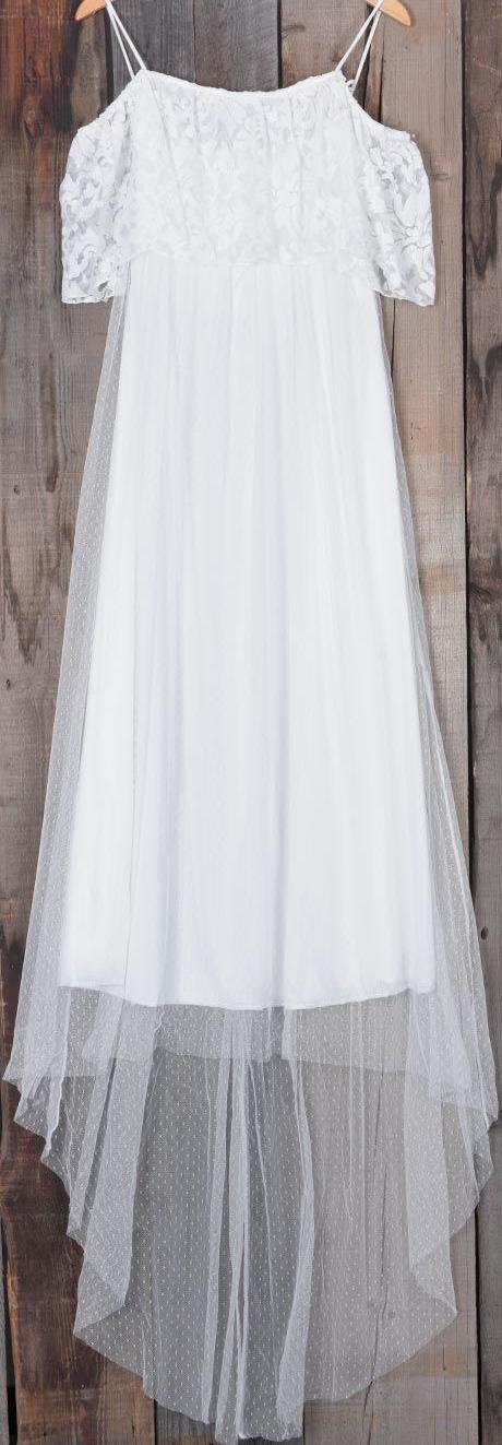 Bride Dresses For Beach Weddings: Simple, Chic & Feminine 2022