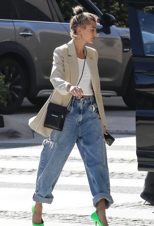 Are Jeans With Holes Still In Trend And How To Care 2023 - Street Style ...