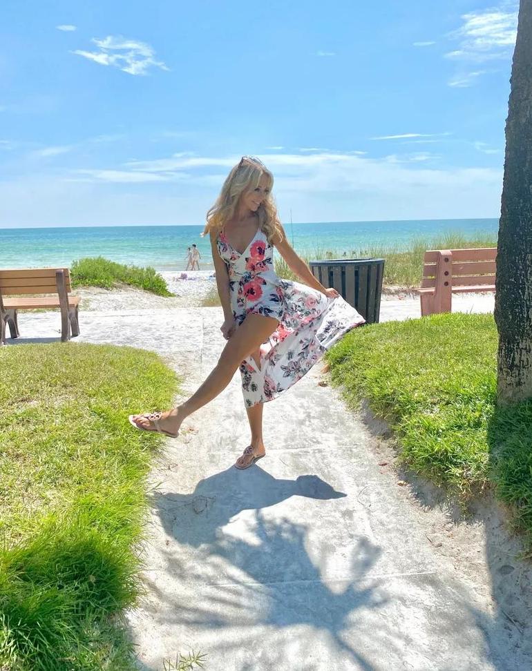 Beach Dresses To Wear As A Wedding Guest: Easy Styles To Try 2023