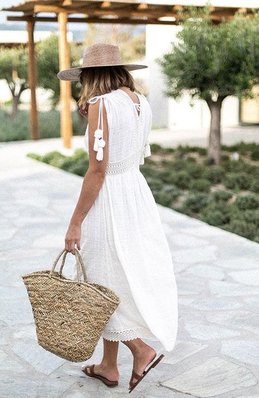 Best Beach Vacation Outfit Ideas For Women: Simple & Fresh 2022
