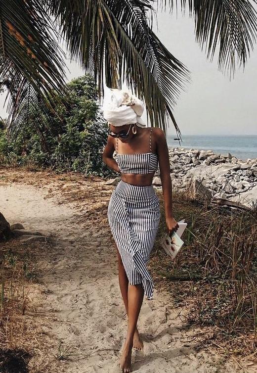 Best Beach Vacation Outfit Ideas For Women: Simple & Fresh 2023