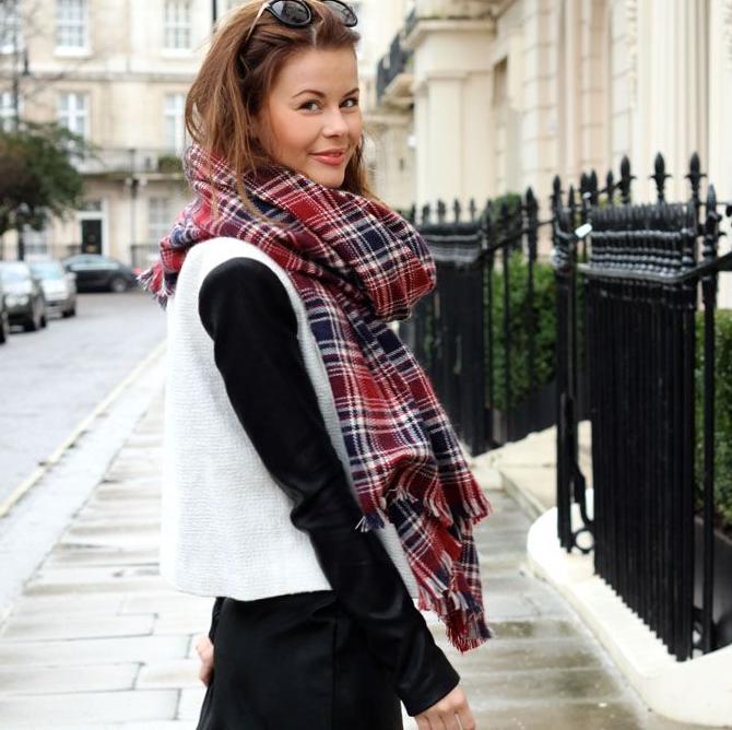 Neck Scarves For Women Are Back In Style: Trendy Outfit Ideas 2023