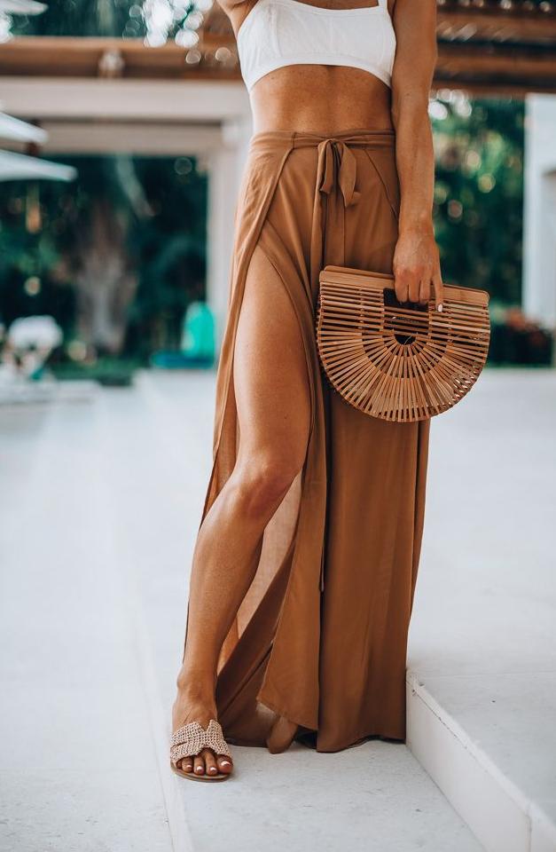 15 Cool Beach Outfits For Women:  Easy, Chic & Fresh Ideas 2022