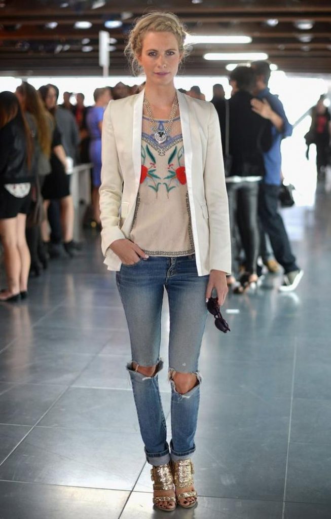 are-ripped-jeans-in-style-and-how-to-wear-them-this-year-2023-street