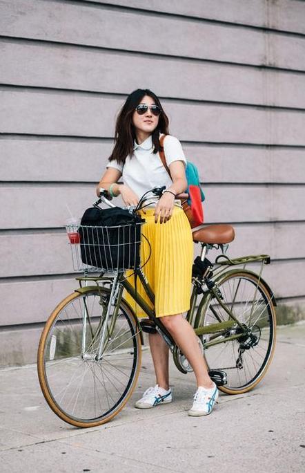 Bike Riding Fashion: Cute Cycling Outfits For Women 2023