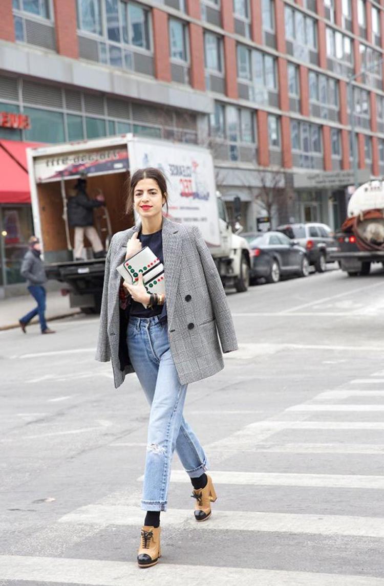 Best Tips For Styling Mom Jeans: Fast Outfit Ideas 2022