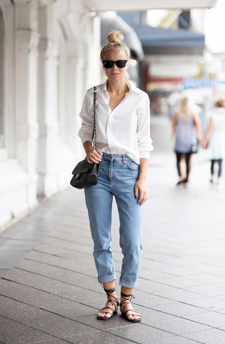 Best Tips For Styling Mom Jeans: Fast Outfit Ideas 2023