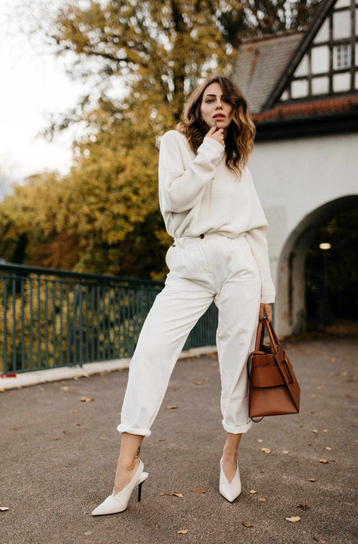 Best Tips For Styling Mom Jeans: Fast Outfit Ideas 2023