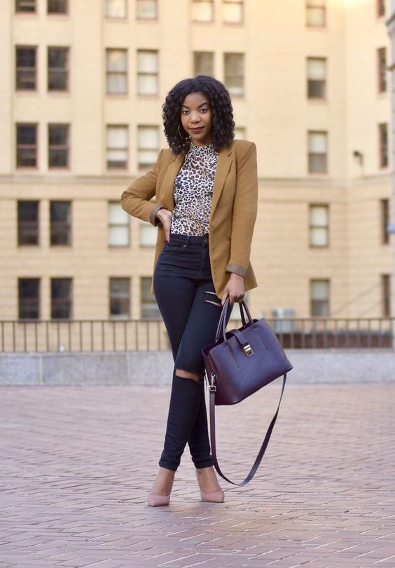 Camel Blazer With Skinny Jeans For Fall 2023 - Street Style Review