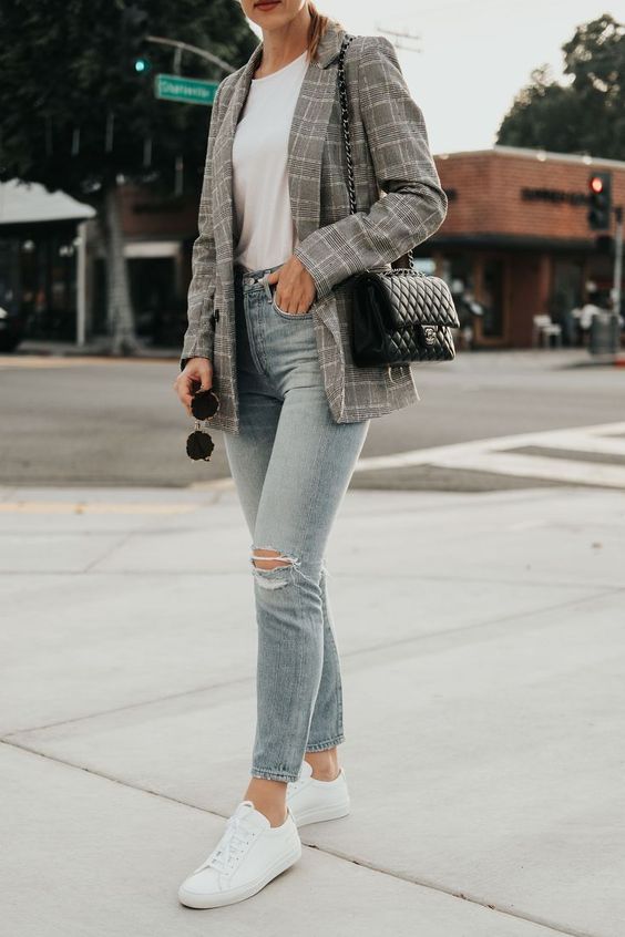 Can You Wear Plaid Blazer With Jeans This Spring 2022