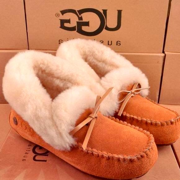 Uggs with outlet fur on outside