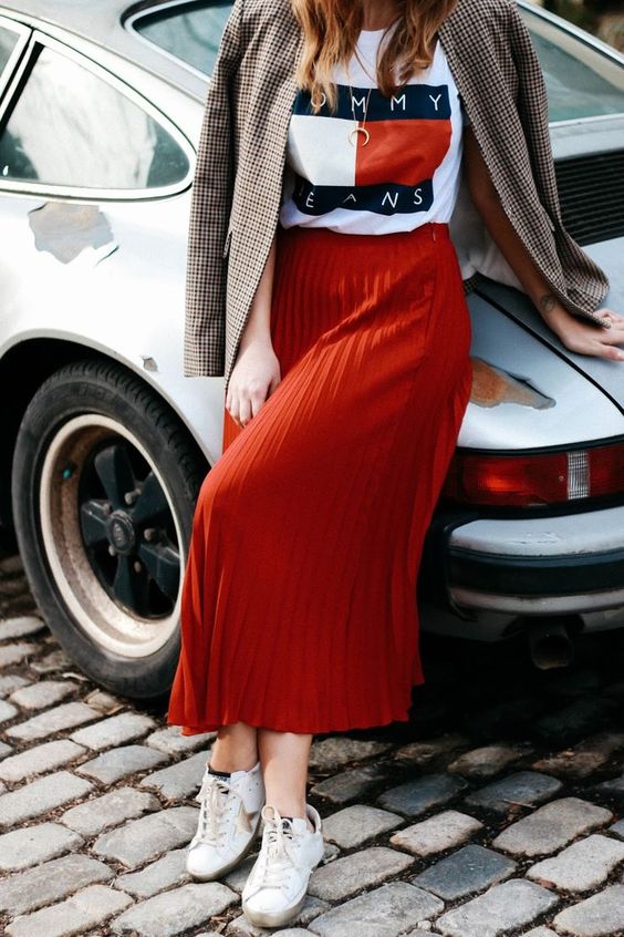Red Skirt Outfit Ideas: An Easy Way To Underline Your Individuality 2023
