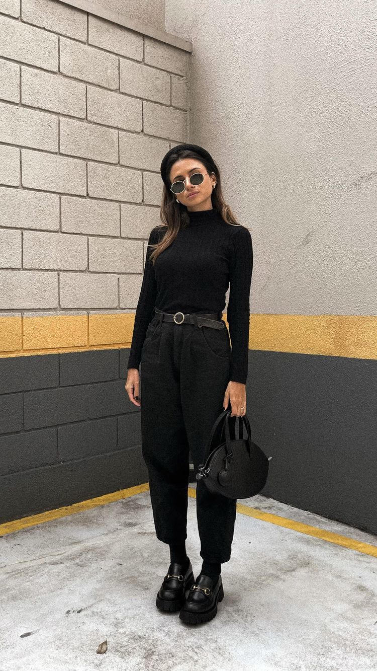 High-Rise Black Jeans Outfit Ideas For Ladies 2022