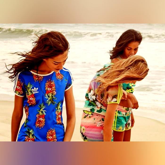 Tropical Print Clothing Trend For Summer: Style Guide 2023