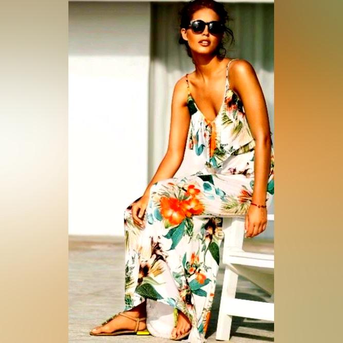 Tropical Print Clothing Trend For Summer: Style Guide 2023