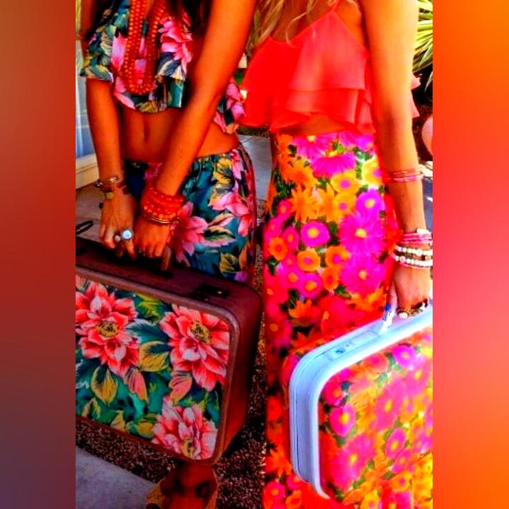 Tropical Print Clothing Trend For Summer: Style Guide 2023