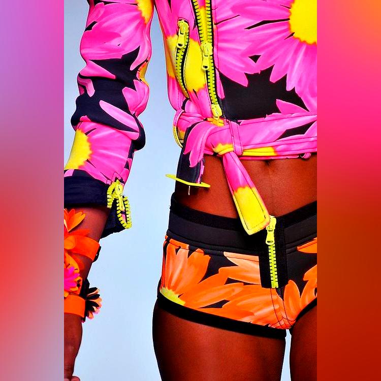 Tropical Print Clothing Trend For Summer: Style Guide 2023