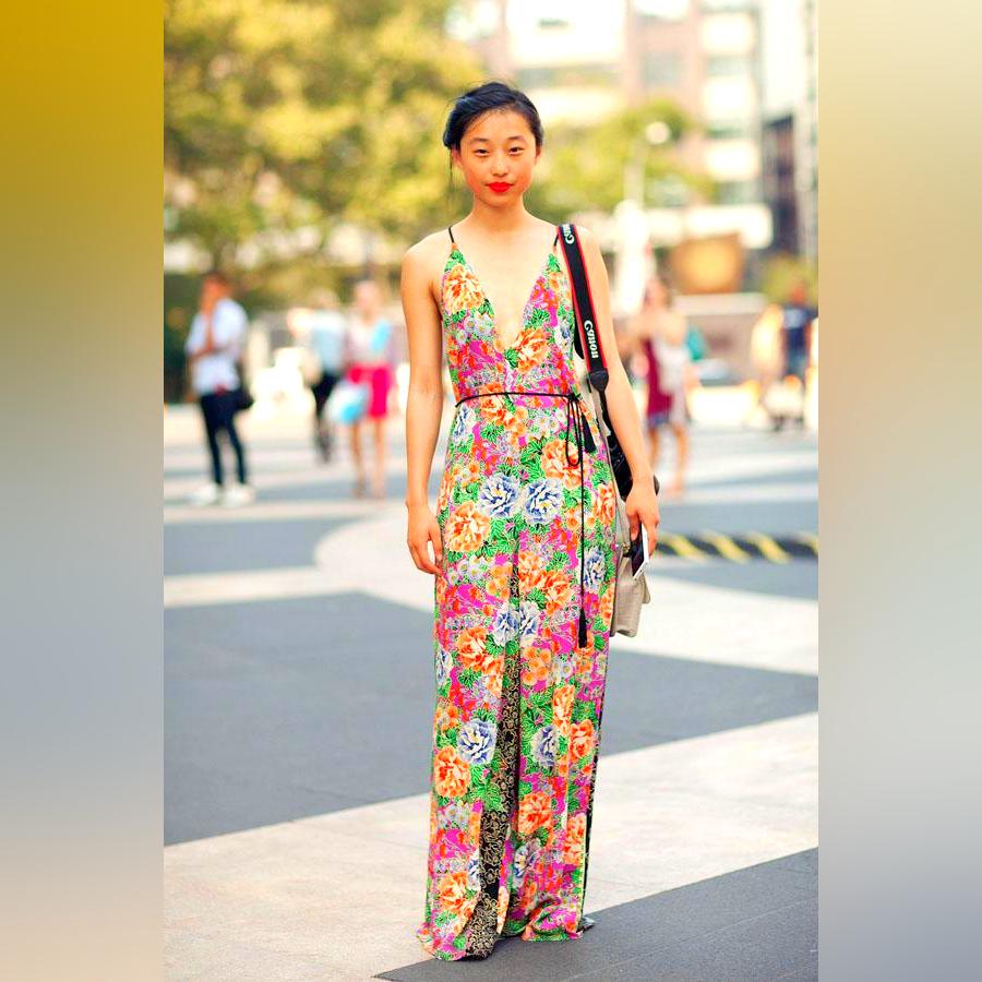 Tropical Print Clothing Trend For Summer: Style Guide 2023